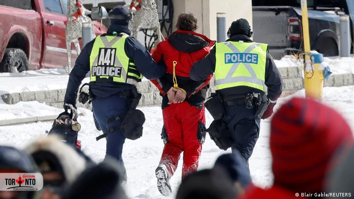 اعتصاب کامیون‌ داران کانادا؛ دستگیری ۱۰۰معترض