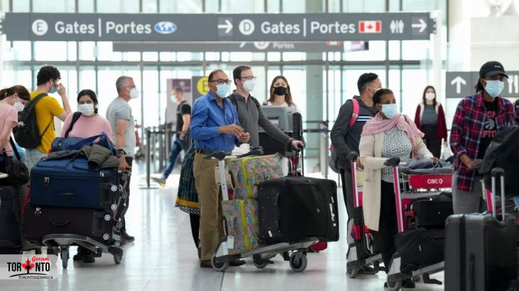 کانادا دوباره از مسافران تست کرونا میگیرد