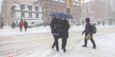پس از طوفان زمستانی روز یکشنبه در برخی نقاط منطقه GTA نزدیک به ۶۰ سانتی‌متر برف بر جای گذاشت، عملیات پاکسازی در تورنتو تا روز دوشنبه ادامه دارد. طبق اعلام محیط‌زیست کانادا، در فرودگاه بیلی بیشاپ در مرکز شهر تورنتو حدود ۵۶ سانتی‌متر برف باریده و مناطق نزدیک دریاچه انتاریو بیشترین میزان تجمع برف را تجربه کرده‌اند.