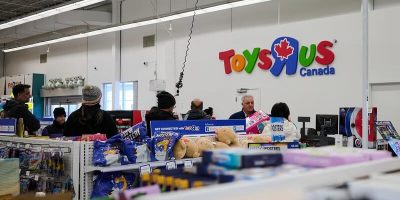 اگر کارت هدیه Toys R Us Canada را دارید، امروز آخرین فرصت شما برای استفاده از آن است. این فروشگاه اسباب‌بازی زنجیره ای اعلام کرده که از روز دوشنبه پذیرش کارت‌های هدیه را متوقف خواهد کرد.