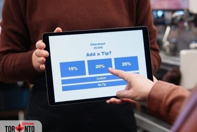 نتیجه یک نظرسنجی: ۶۷ درصد از کانادایی‌ها از انعام دادن خسته شده‌اند
